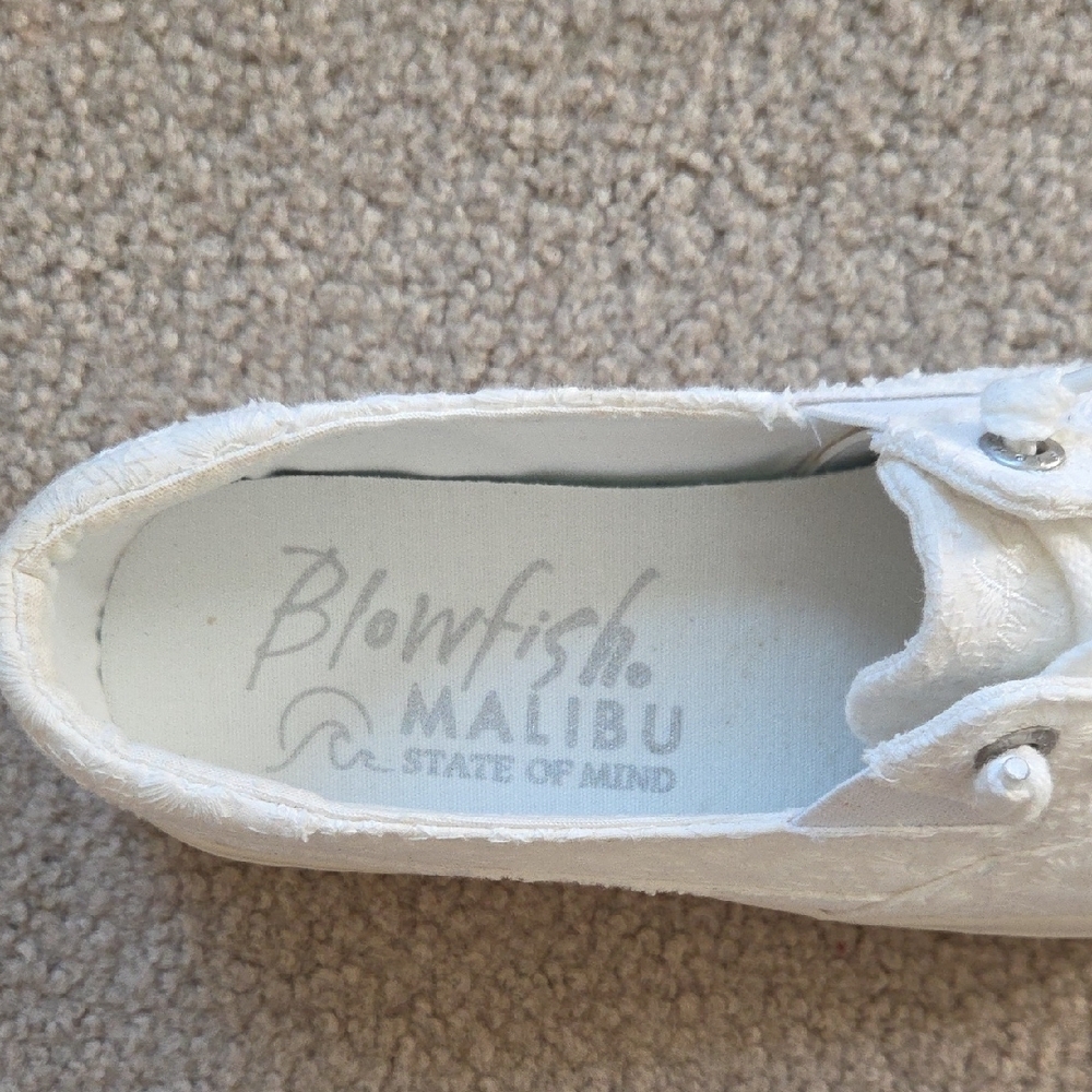 Kids White Lace Sneakers - Picture 7 of 9